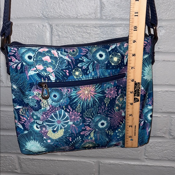 ๐ข Sakroots Basic Crossbody Bag in Royal Blue Seascape. Like new! - Picture 6 of 16